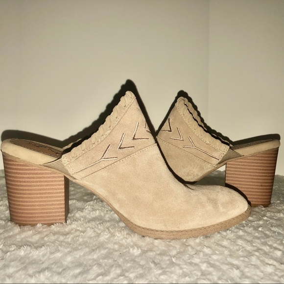 Sofft Shoes - SOFFT Euro Tan Suede Clogs w Stacked Heel Size 9M